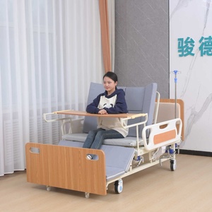 Lit d'hôpital manuel <span class=keywords><strong>anti</strong></span>-escarres avec tête de lit en bois, barrière pliable pleine longueur et <span class=keywords><strong>matelas</strong></span> de rotation pour personnes âgées et soins à domicile - Product Image 2