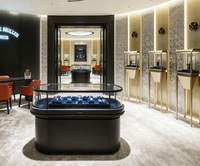Vitrine de présentation de montres incurvée de luxe sur mesure, comptoir en verre pour boutiques de montres de luxe
