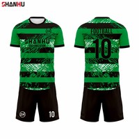 Hochwertiges Maßgeschneidertes Fußball-Trikot-Set Sublimationsdruck Atmungsaktiv Schnelltrocknend Polyester für Herren-Teams Großhandel Training