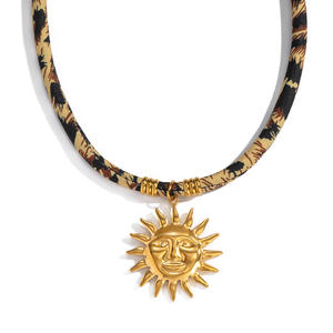 Collier en acier inoxydable plaqué or, style Art déco occidental, avec pendentifs DIY en forme de coquillage, de griffe de crabe et de léopard, vente en gros de bijoux - Product Image 1