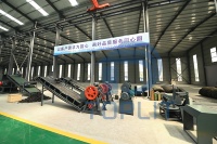 Maximisez vos profits de recyclage des pneus avec notre ligne de production de broyeur de caoutchouc de haute qualité et efficace pour la production de poudre de caoutchouc, capacité de 900 kg/h