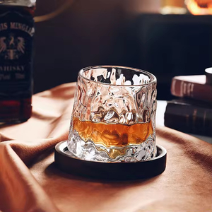 Vaso de Whisky Giratorio de Cristal Creativo al por Mayor, Diseño Giratorio de Fondo Redondo para Bar, Fiestas y Uso Doméstico - Product Image 1