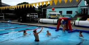 Panier de basket flottant gonflable - Jeu de basket de piscine de qualité commerciale pour parcs aquatiques, piscines de jardin et activités de fête - Product Image 2