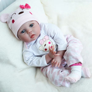 Venta caliente hermosa peluca <span class=keywords><strong>Reborn</strong></span> Baby Doll para niños <span class=keywords><strong>Reborn</strong></span> Doll 22 pulgadas cuerpo de tela silicona simulación bebé <span class=keywords><strong>Reborn</strong></span> - Product Image 6