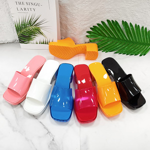 Sandales pour femmes en gros, sandales en gelée noires, sandales compensées confortables pour femmes, <span class=keywords><strong>pantoufles</strong></span> en gelée carrées, chaussures pour filles, <span class=keywords><strong>pantoufles</strong></span> en gelée - Product Image 5