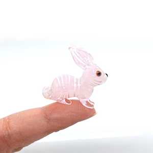 แก้วเป่ามือรูปนกแก้ว สีเขียวเหลือง งานประติมากรรมสัตว์หลากสี ของตกแต่งศิลปะ ทำด้วยมือ - Product Image 5