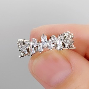 Anello di fidanzamento classico da donna Q172 con diamante taglio smeraldo colore D naturale - Product Image 6