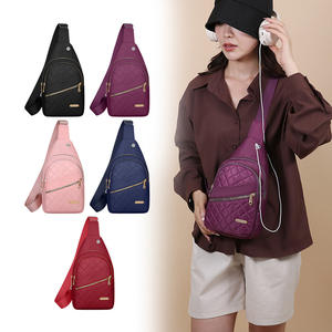 Sac de poitrine matelassé tendance pour femme, bordeaux, résistant à l'eau, plusieurs poches, fermeture éclair, sac bandoulière pour les trajets quotidiens - Product Image 5