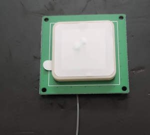 Antenne de patch plus petite en céramique RFID UHF pour le suivi des actifs au détail intégrée à l'antenne à écran plat de l'appareil - Product Image 1