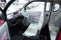 Voiture électrique petite et fermée, fabriquée en Chine, à prix d'usine, 2 portes, 4 roues, avec guidon