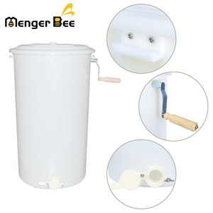 Extracteur de miel manuel en plastique à 2 cadres MengerBee, équipement d'apiculture pratique, haute efficacité pour le traitement du miel - Product Image 1