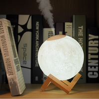 Nouvel arrivage de lampe lunaire en forme de nouveau design de mini humidificateur d'air portable à ultrasons et brume froide créative pour la chambre à coucher.