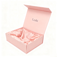 Boîte à perruque avec fermeture magnétique noire avec insert en satin de soie, logo UV, aimant, boîtes cadeaux pour soins de la peau, emballage en carton pour bougies et bouteilles