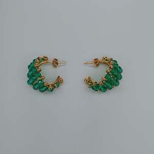 Pendientes de Cristal con Baño de Oro PVD, Acero Inoxidable 316L, Resistentes y Sostenibles, Aros con Cuentas Verdes - Product Image 1