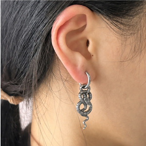 Yunnique – pendentif serpent en acier inoxydable, design géométrique sur le thème des animaux, bijoux à la mode pour hommes - Product Image 4