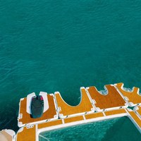 Plateforme flottante gonflable sur mesure avec emplacements pour jet-skis en forme de U, plateforme aquatique en PVC pour piscine, lac, marina