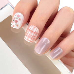 <span class=keywords><strong>Uñas</strong></span> Postizas de Color Rosa Claro con Purpurina Fina, Diseño de Ojo de Gato, Flores Rosas y Hojas <span class=keywords><strong>Verdes</strong></span>, <span class=keywords><strong>Uñas</strong></span> <span class=keywords><strong>Cortas</strong></span> Cuadradas con Diseño de Cuadros Cruzados en Rosa Claro y Blanco - Product Image 2