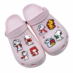 Vente chaude Intelligent et gentil personnage de chien de dessin animé Snoopie boucles de chaussures et Flying Ace Snoopie PVC sabot breloques de chaussures pour les enfants - Product Image 3