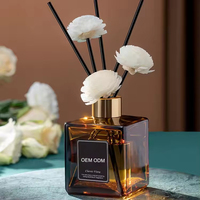 Diffuseur de roseau de fleur de parfum de maison d'hôtel de la bouteille en verre carrée Offre Spéciale 200ml avec le bâton