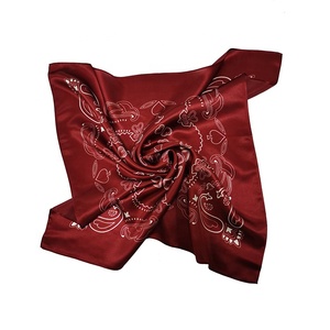 Sciarpa di <span class=keywords><strong>seta</strong></span> quadrata in raso di <span class=keywords><strong>seta</strong></span> rossa Paisley elegante primavera primavera stampa digitale donna - Product Image 4