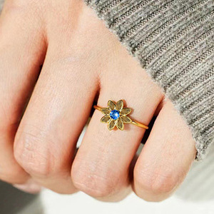 Anello con Cristalli a Forma di Fiore per Donne, Elegante Accessorio Floreale per Uso Quotidiano - Product Image 4