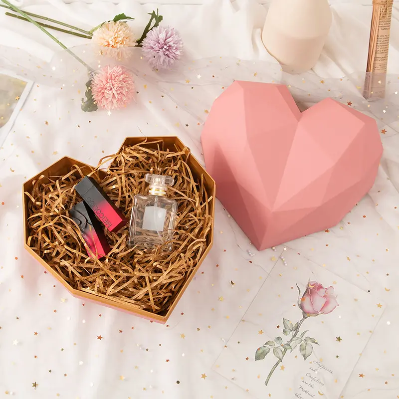 Individuelle romantische Valentinstag-Schachteln Geschenk Lippenstifte Parfüm für Liebhaber hochwertige herzförmige Geschenkboxen Überraschungsbox