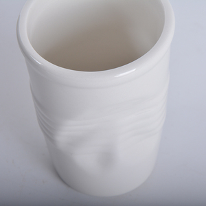 Tasses en céramique froissées, récipients à boire uniques et élégants - Product Image 4