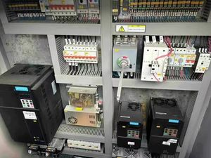 Grue à tour chinoise d'occasion de 10 tonnes WA6017-8 avec moteur, boîte de vitesses et pompe – Meilleur prix - Product Image 5