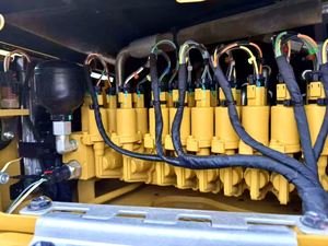 รถขุดขนาดเล็ก 3 ตัน รุ่น 303 มือสองจากญี่ปุ่น ดีไซน์กะทัดรัด ได้รับการรับรองมาตรฐาน CE รุ่นปี 2023 ราคาถูก พร้อมเครื่องยนต์และเกียร์ - Product Image 5