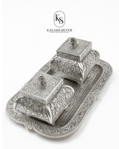 Caja para Kumkum de Plata de Ley 925 Kalash Silver House con 4 Compartimentos, Tapas con Gemas de Estilo Rubí y Esmeralda y Detalles de Aves - Product Image 2