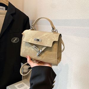 Sac à main Kelli carré horizontal avec fermoir à texture, style rétro, nouvelle mode, tendances urbaines, polyvalent, pour le marché international - Product Image 1