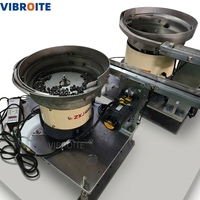 Machine d'assemblage automatique de broches avec plusieurs alimentateurs vibrants et système PLC