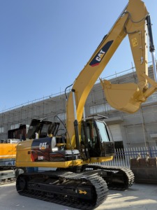 รถขุดตีนตะขาบแคตเตอร์พิลลาร์ 320D ลดราคาพิเศษ ประสิทธิภาพสูง ระบบไฮดรอลิกจากญี่ปุ่น น้ำหนัก 20 ตัน CAT 320D2L รถขุดตีนตะขาบแคตเตอร์พิลลาร์มือสอง - Product Image 2