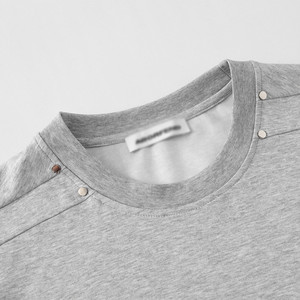 Camiseta holgada de manga corta con cuello redondo de mezcla de algodón transpirable de color liso para hombre, diseño americano urbano con remaches - Product Image 3