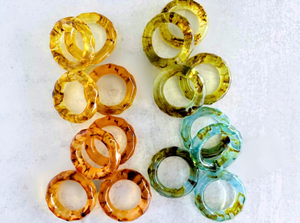 Ensemble d'anneaux de serviette en résine moderne de luxe, écologiques, colorés, forme personnalisée, décoration de table, utilisation pour les fêtes, durables, largeur 4,5 cm - Product Image 4