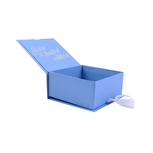 กล่องแม่เหล็กพับได้หรูหราเครื่องสำอางค์สุดหรูกระดาษแข็งเคลือบเงา4C ด้วยทองคำเปลวแบบกำหนดเองริบบิ้นติดโลโก้ - Product Image 4