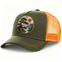 Maßgefertigte Quadratische Berg- und Sonnen-Stickerei Patchwork-Kappe mit Zweifarbigem Gebogenem Schirm und Netzrücken 5-Panel Outdoor Wander-Trucker-Mütze