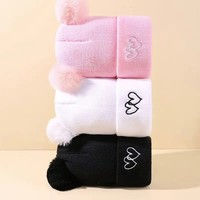 Lindo gorro de punto para bebé con bordado de doble amor y doble pompón Cómodo en la piel Cálido Diseño de imagen elegante
