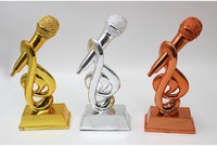 Trophée en résine synthétique FBA, design créatif en forme de microphone, motif artisanal moderne, récompense de compétition en cristal.