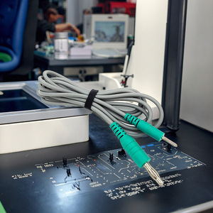 Aangepaste Medische Flexibele Kabel 4.0Mm Bananenplug Naar <span class=keywords><strong>2</strong></span>.<span class=keywords><strong>0</strong></span> Pin Ecg <span class=keywords><strong>Eeg</strong></span> Kabel Voor Bouw Pvc Tpu Jasje Emg Naalddraad - Product Image 6