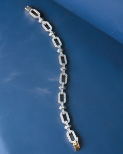 Pulsera de Oro Premium con Diamantes Eterna Link, Elegante y Lujosa Pulsera de Eslabones Entrelazados, Joyería de Diseño Inspirada en Diamantes Brillantes - Product Image 4