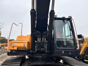 Excavadora Volvo EC380DL Usada con Motor, Capacidad de Cucharón de 1.9m, Potencia de 160KW, Peso Operativo de 38 Toneladas, Buen Estado - Product Image 3