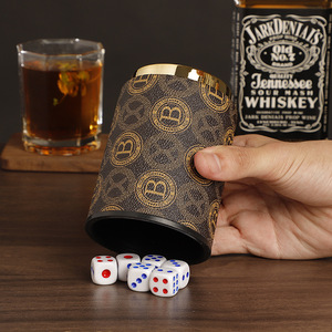 Juego de <span class=keywords><strong>Yatzy</strong></span> de Cinco Dados en Oferta 2026, Vaso para Dados de Cuero PU con Dados Incluidos - Product Image 3