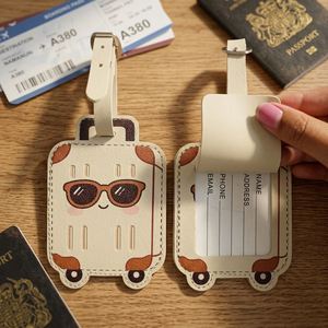 Étiquette de bagage moderne en cuir PU en forme de valise avec motif en relief pour cadeaux promotionnels et accessoires de voyage - Product Image 1