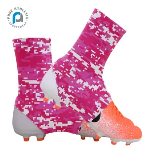 Murni grosir kustom merah muda Digital Camo sepak bola Cleat meliputi sublimasi membungkus untuk Cleat pemuda pria sepak bola Spats lapangan sepak bola