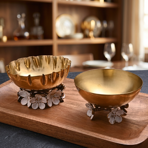 Bols décoratifs traditionnels chinois faits à la main en métal avec base florale, finition dorée polie, plats de forme irrégulière - Product Image 2