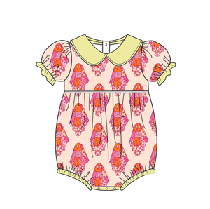 Neu eingetroffen: Weicher, atmungsaktiver Strampler aus Bambusfaser mit Peter-Pan-Puffärmeln, Rüschenmuster und integriertem Triangel-Slip. - Product Image 1