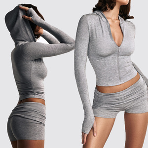 Conjunto Deportivo de Dos Piezas para Mujer, Top de Yoga con Cierre Completo y Pantalones Cortos Ajustados Personalizados, Color Gris Oscuro, para Pilates, Gimnasio y Entrenamiento - Product Image 2