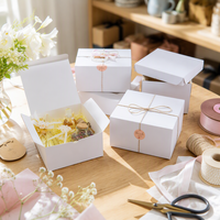 Boîte cadeau en papier carrée blanche avec couvercle, boîte d'emballage personnalisée avec logo, boîte en papier rigide recyclable pour les cadeaux de mariage