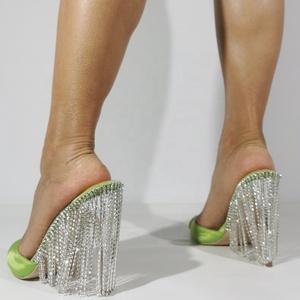 Sandalias de tacón alto con borlas de diamantes para mujer, talla 47, de ajuste ancho, con punta puntiaguda y flecos traseros, estilo mule, para vestir. - Product Image 3